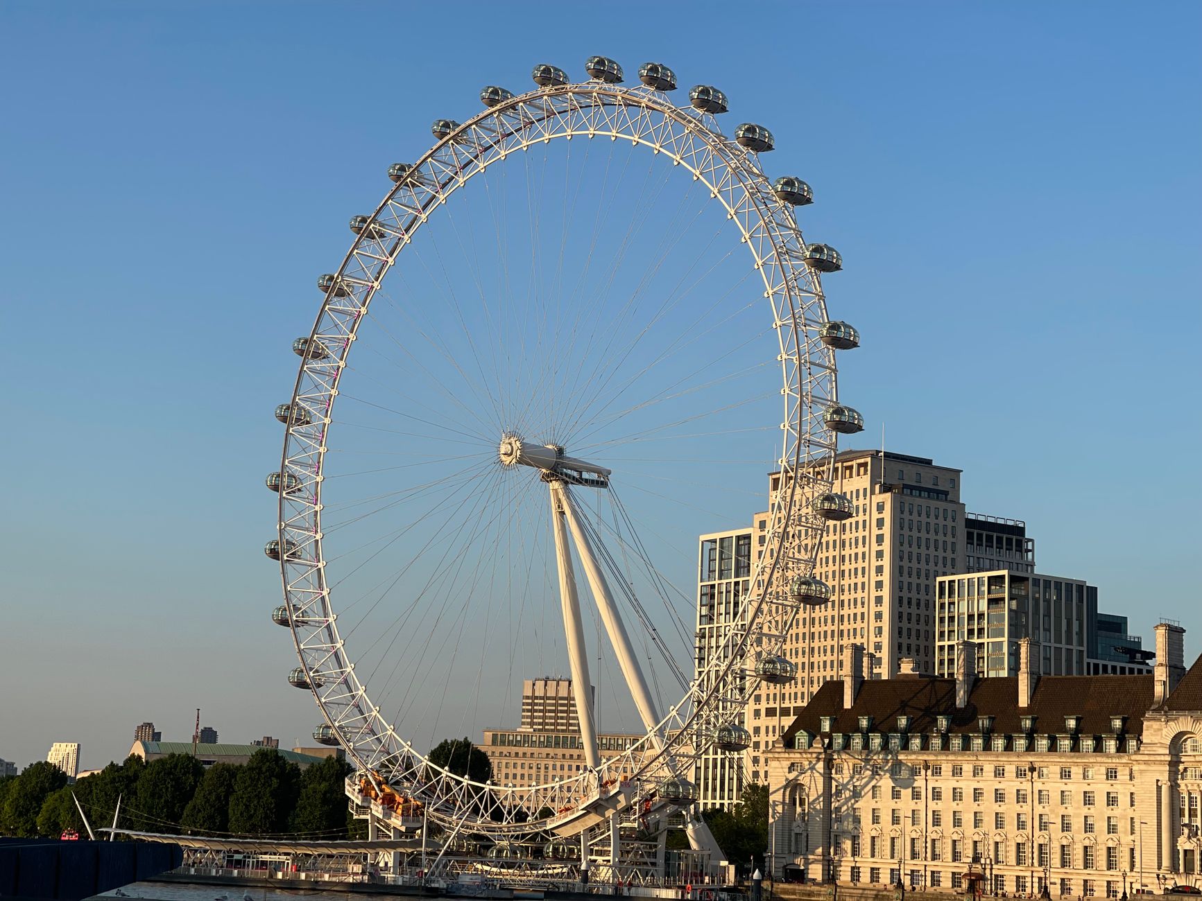 Captivating image of the London Eye with a clear blue sky backdrop, perfect for travel enthusiasts.